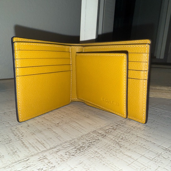Coach 3 In 1 Wallet - Picture 3 of 6